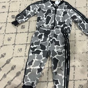 Adidas toddler camouflage sweatsuit